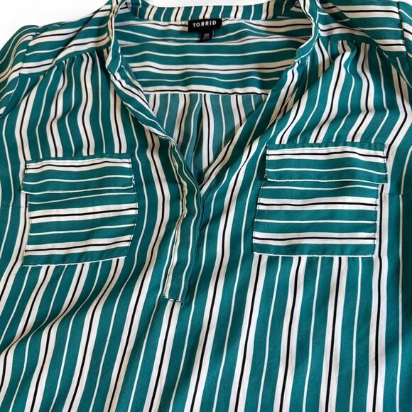 TORRID L Vertical Stripe Blouse Tunic Green White Split Neck Roll Tab Sleeve - Picture 7 of 9